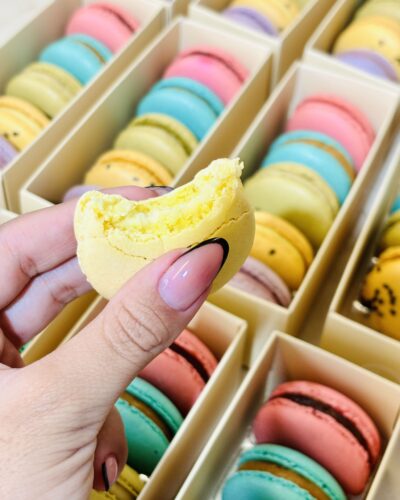 5 macarons